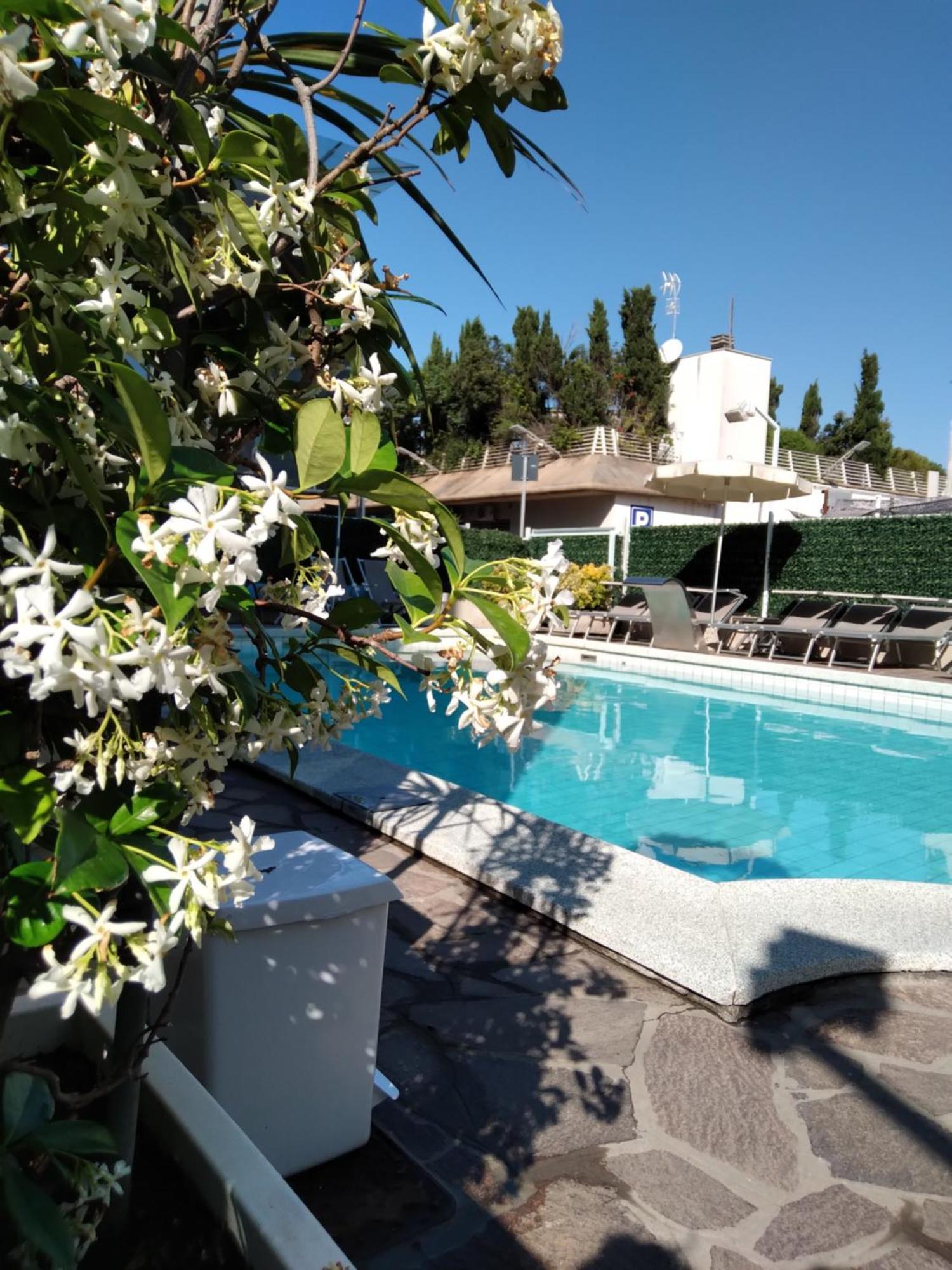 Hotel Poker Ριτσόνε Εξωτερικό φωτογραφία